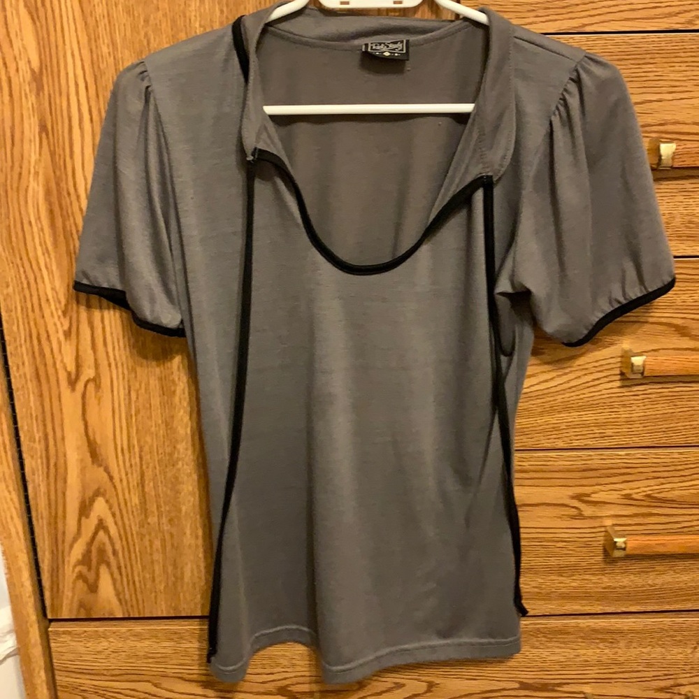Rock steady grey top with tie at neck